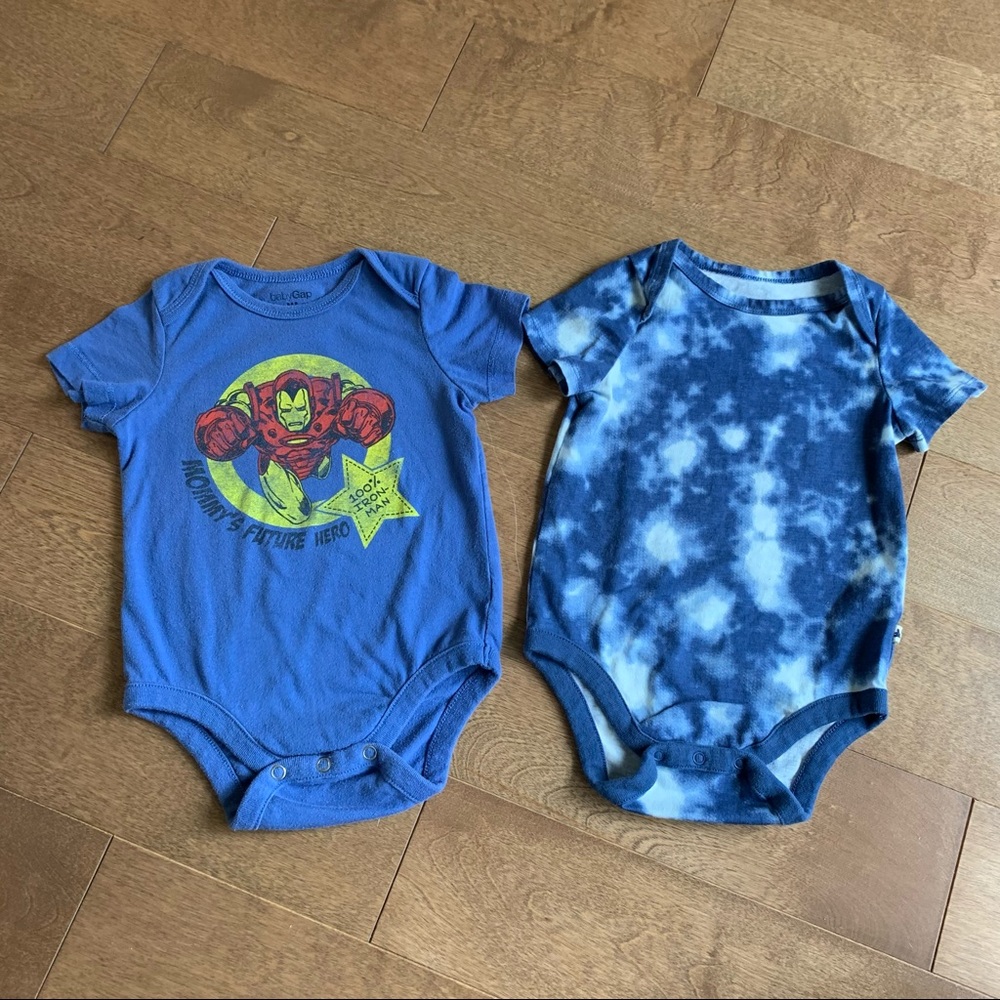 2/$10 GAP Baby boy lot of 2 bodysuits 6-12m